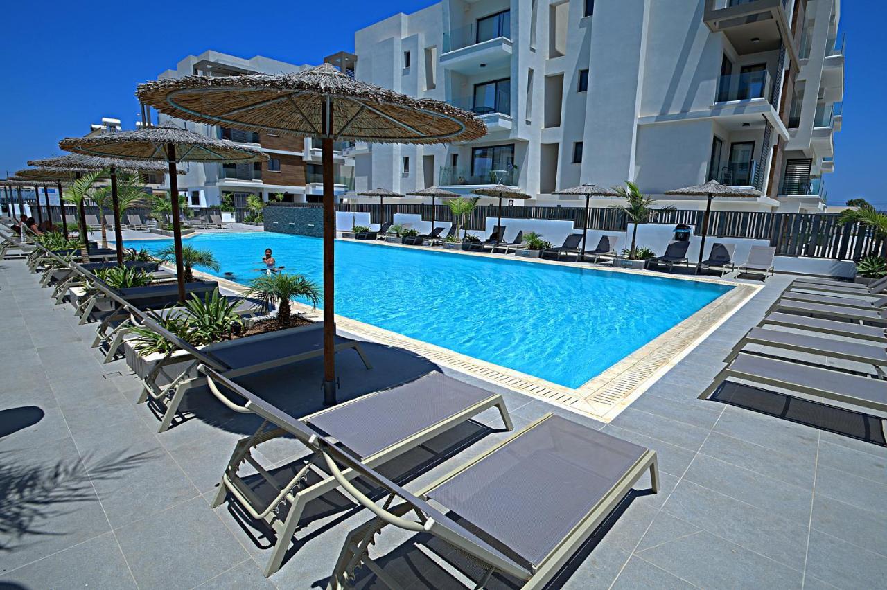 Golden Tree Apartment Paralimni Exterior photo