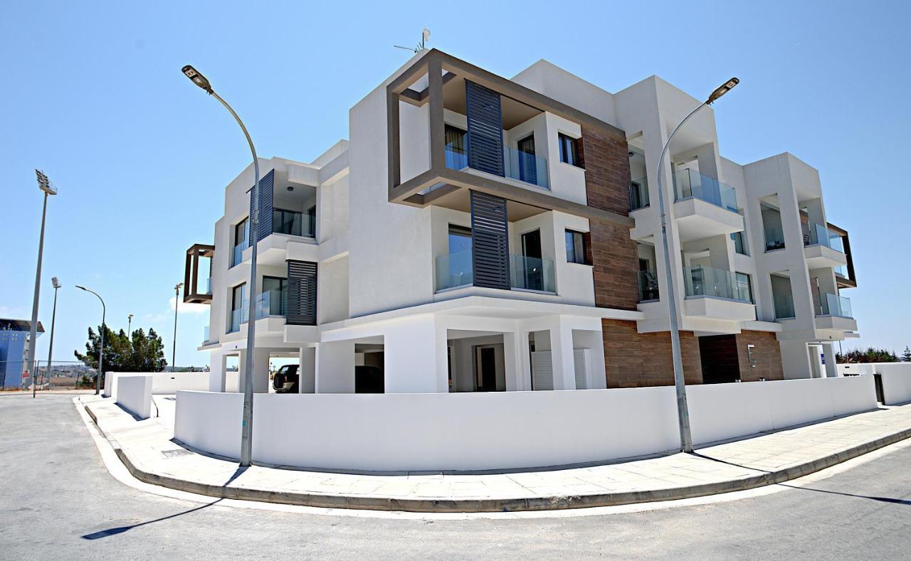 Golden Tree Apartment Paralimni Exterior photo