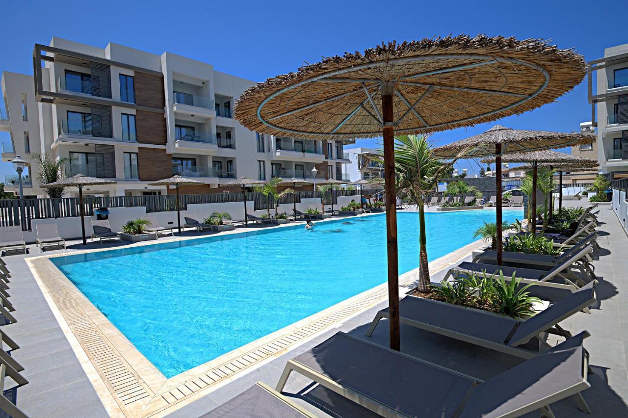 Golden Tree Apartment Paralimni Exterior photo