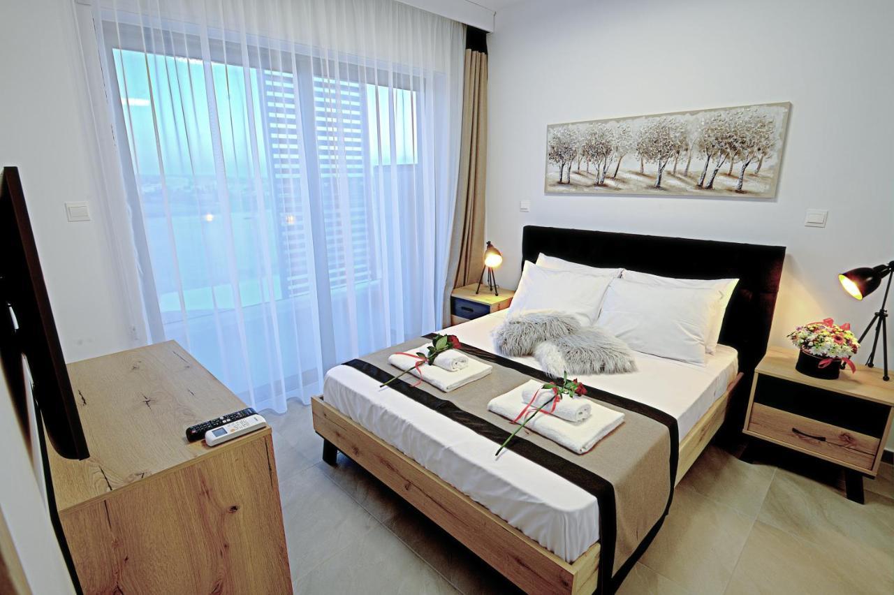 Golden Tree Apartment Paralimni Exterior photo