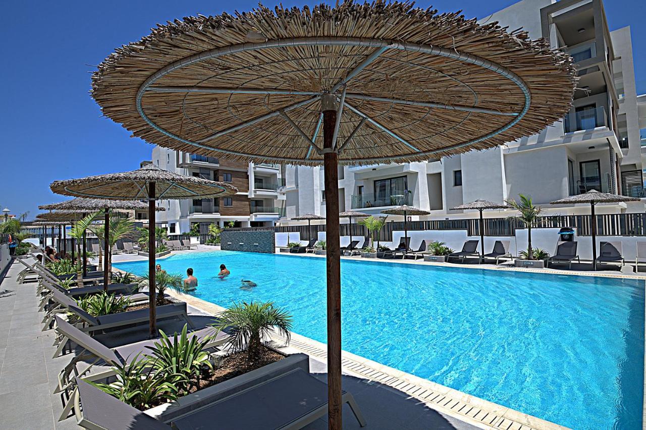 Golden Tree Apartment Paralimni Exterior photo