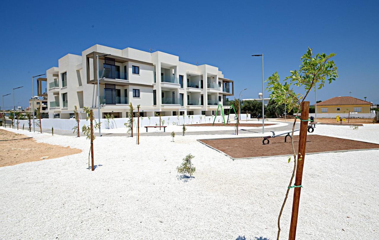 Golden Tree Apartment Paralimni Exterior photo