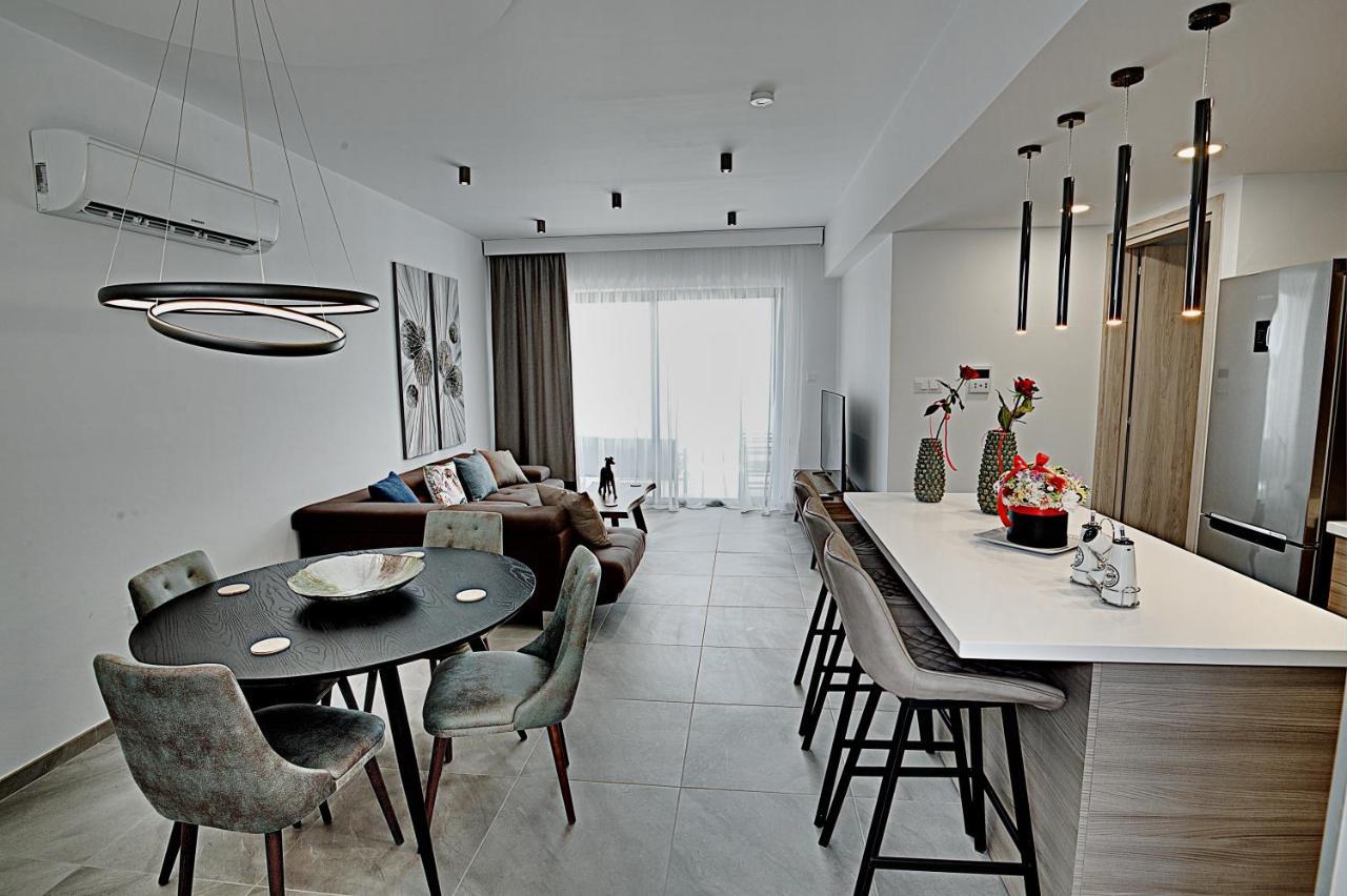 Golden Tree Apartment Paralimni Exterior photo