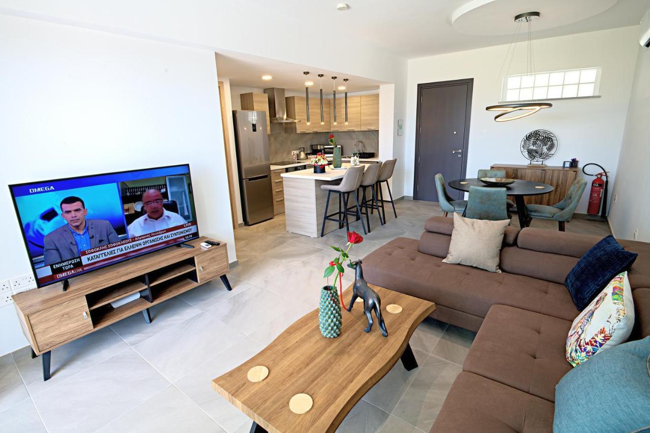 Golden Tree Apartment Paralimni Exterior photo